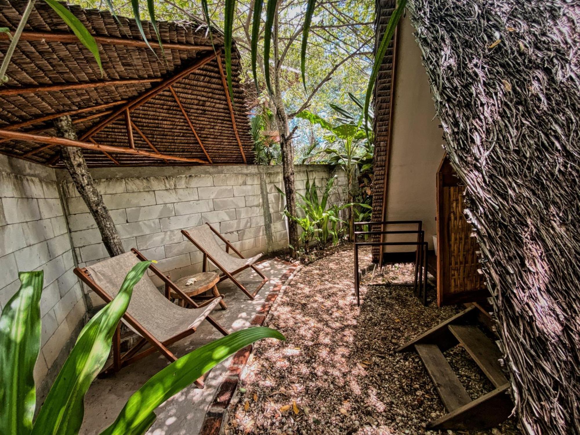 Basa-Basi Lodge كاريمونجاوا المظهر الخارجي الصورة