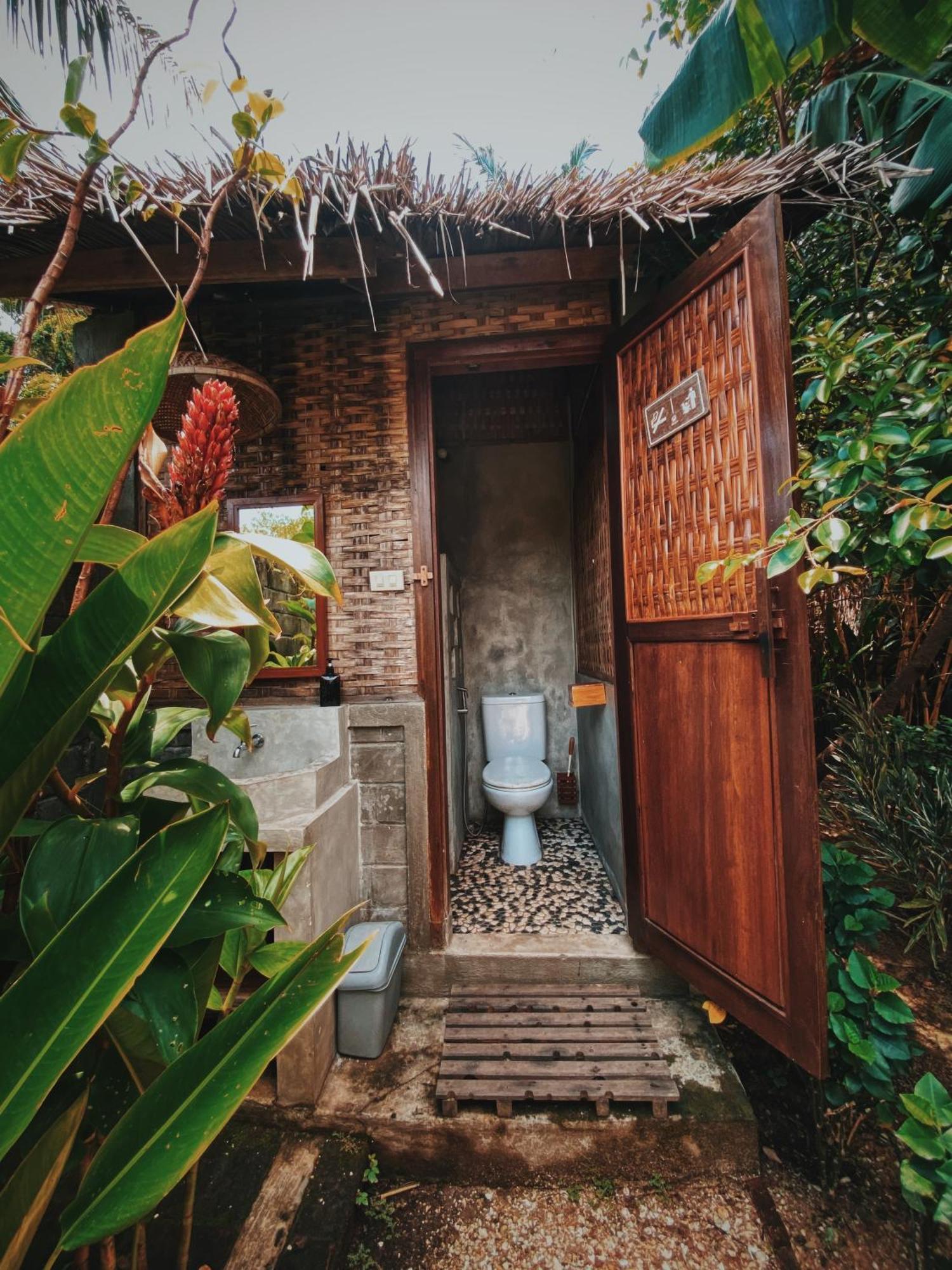 Basa-Basi Lodge كاريمونجاوا المظهر الخارجي الصورة