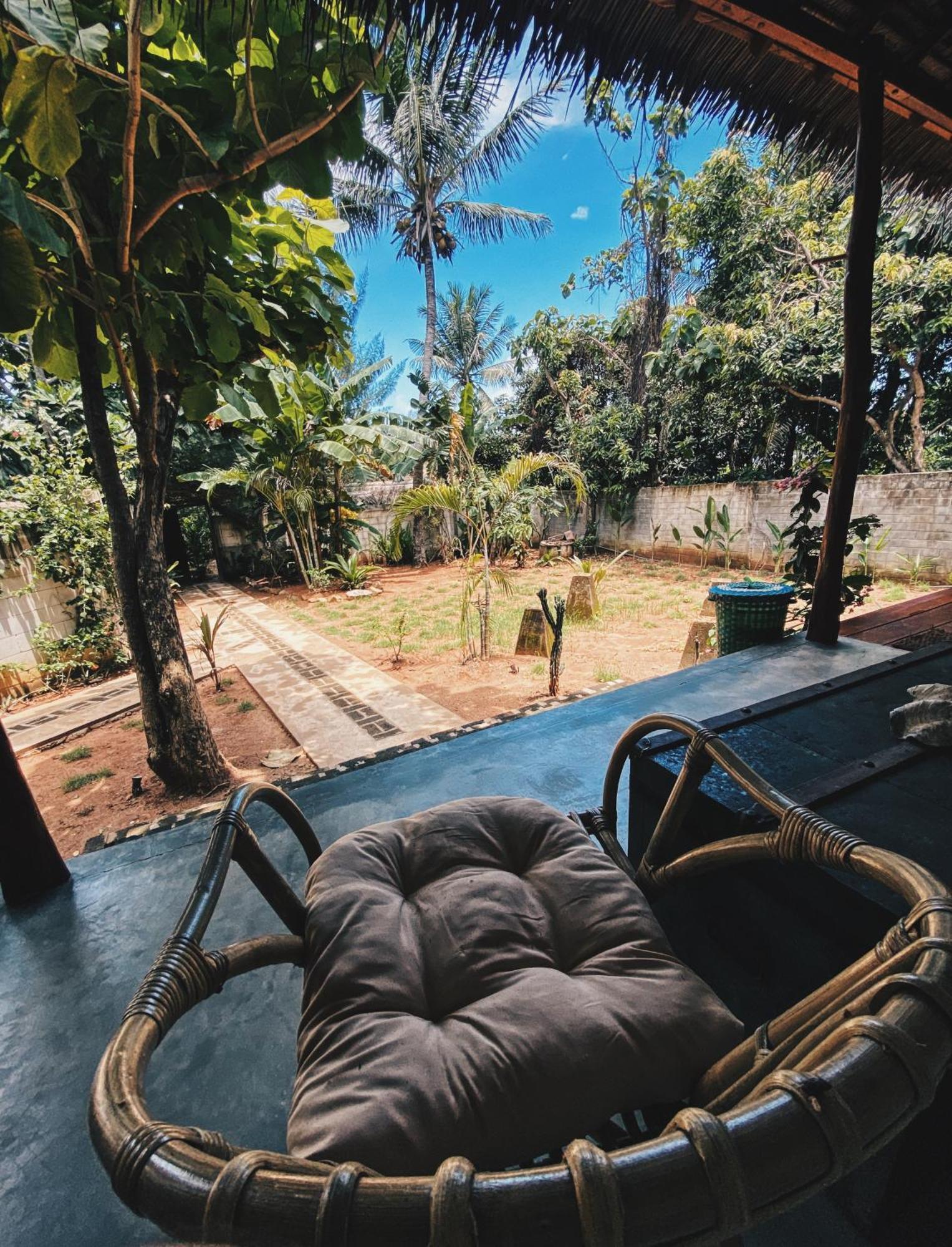 Basa-Basi Lodge كاريمونجاوا المظهر الخارجي الصورة